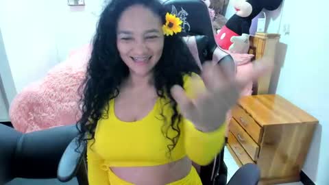 Snapshot of rayza_mature_ chatting on 04-18-26, 07:07 Danna online show from 04-18-26, 07:07