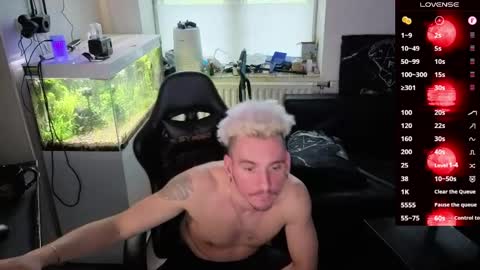 Rayzel online show from 04-13-26, 06:02