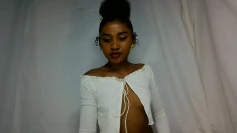 razafindrasoa online show from 06-15-26, 02:19