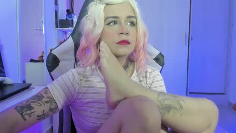Snapshot of rea_winry chatting on 04-10-26, 12:16 Rea online show from 04-10-26, 12:16