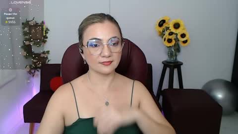 Snapshot of rebeca_milf chatting on 05-11-26, 02:45 REBECA online show from 05-11-26, 02:45