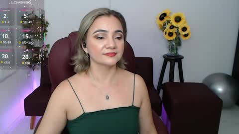 Snapshot of rebeca_milf chatting on 05-11-26, 04:04 REBECA online show from 05-11-26, 04:04