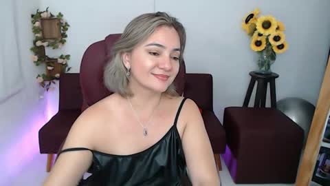 Snapshot of rebeca_milf chatting on 05-14-26, 01:34 REBECA online show from 05-14-26, 01:34