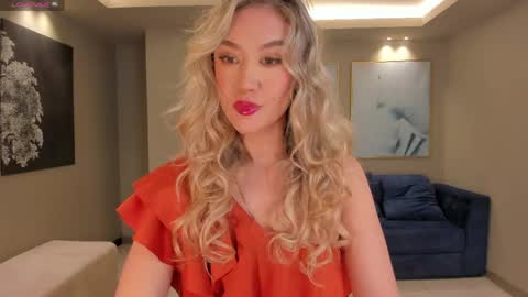 Snapshot of rebeccahudson_ chatting on 05-17-26, 11:28 Rebe online show from 05-17-26, 11:28