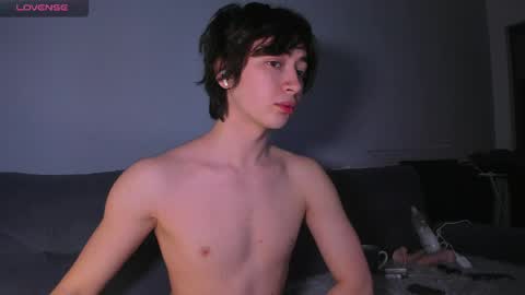 Snapshot of recklessalan chatting on 04-26-26, 04:37 Alan online show from 04-26-26, 04:37