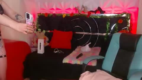 Luna online show from 02-02-25, 03:43