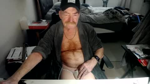 Red online show from 06-15-26, 04:20