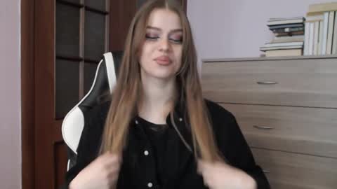 Lily online show from 05-26-26, 02:40