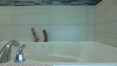 Snapshot of redheadslutwife8803 chatting on 01-08-26, 01:57 Lenae Redd online show from 01-08-26, 01:57