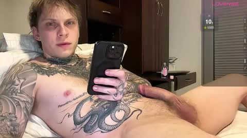 Snapshot of redrumbackwards chatting on 03-16-26, 06:06 redrum online show from 03-16-26, 06:06