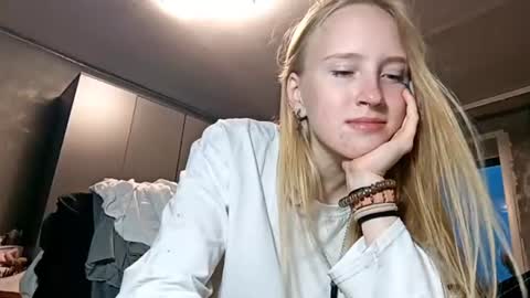 Mia online show from 07-31-26, 04:06