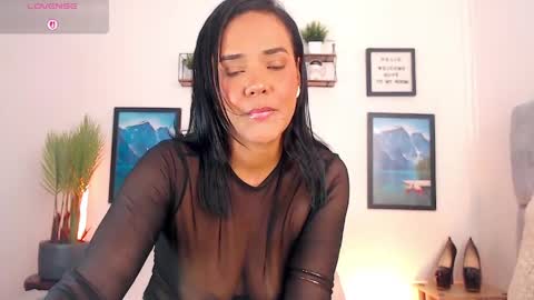 Snapshot of regina1819 chatting on 04-11-26, 05:01 regina1819 online show from 04-11-26, 05:01