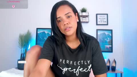 Snapshot of regina1819 chatting on 04-15-26, 01:12 regina1819 online show from 04-15-26, 01:12