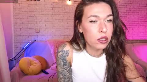 ReginaHawkinss online show from 10-20-25, 09:10