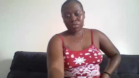 Snapshot of remmy_luna chatting on 05-24-26, 10:42 Remmy luna online show from 05-24-26, 10:42