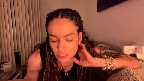 Snapshot of remyveloura chatting on 05-15-26, 05:47 Remy online show from 05-15-26, 05:47