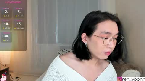 Snapshot of ren_yoonn chatting on 06-19-26, 09:35 Ren online show from 06-19-26, 09:35