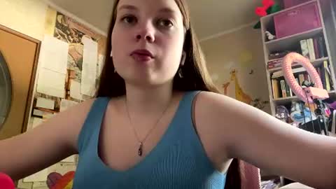 Snapshot of renaeorabuena chatting on 06-11-26, 08:12 Annabel online show from 06-11-26, 08:12