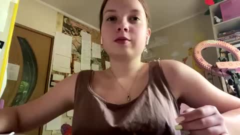 Snapshot of renaeorabuena chatting on 06-18-26, 09:14 Annabel online show from 06-18-26, 09:14