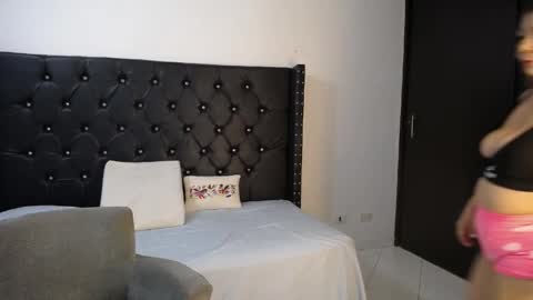 Snapshot of renata_salinas_1 chatting on 05-11-26, 11:49 Renata Salinas online show from 05-11-26, 11:49