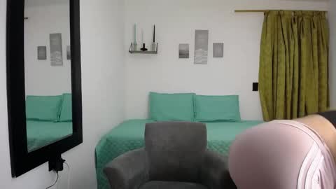 Snapshot of renata_salinas_1 chatting on 05-20-26, 10:27 Renata Salinas online show from 05-20-26, 10:27