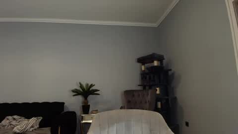 Snapshot of renigendur chatting on 06-19-26, 08:01 ReniGendur online show from 06-19-26, 08:01