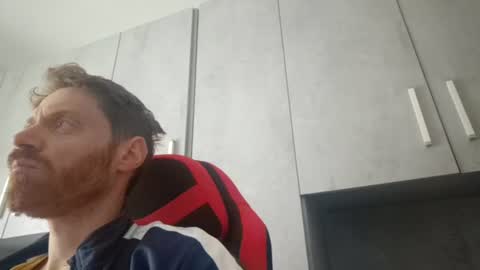 Snapshot of rerauld4 chatting on 04-12-26, 02:00 Raul online show from 04-12-26, 02:00