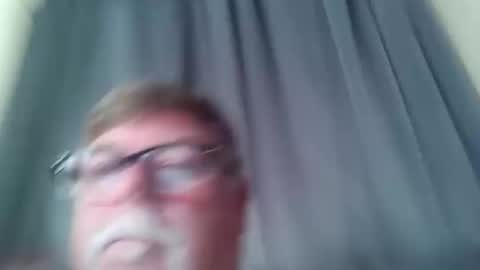 Snapshot of ri_tugger33 chatting on 05-05-26, 04:04 ri_tugger33 online show from 05-05-26, 04:04