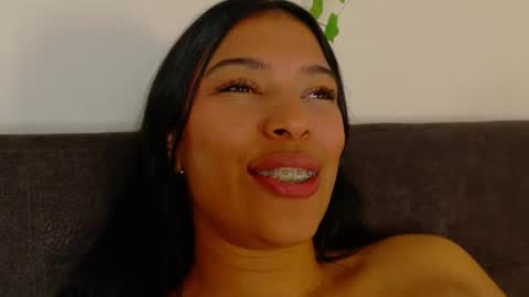 Snapshot of ririibrunette__ chatting on 06-11-26, 12:32 RIRI online show from 06-11-26, 12:32