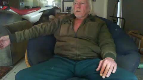 Snapshot of riverratggg chatting on 05-10-26, 07:35 riveratggg online show from 05-10-26, 07:35