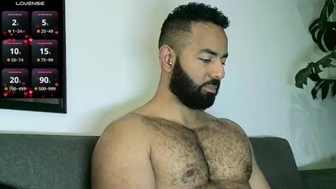 SebasRoa online show from 10-16-25, 05:03