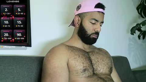 SebasRoa online show from 10-20-25, 05:02