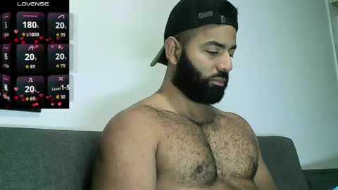 Snapshot of roa32sebas chatting on 05-28-26, 04:15 SebasRoa online show from 05-28-26, 04:15