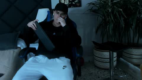 Snapshot of roan_birkin chatting on 03-03-26, 09:42 Roan Birkin online show from 03-03-26, 09:42