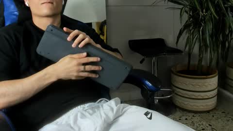 Snapshot of roan_birkin chatting on 03-10-26, 09:53 Roan Birkin online show from 03-10-26, 09:53