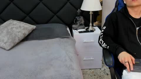 Snapshot of roan_birkin chatting on 03-23-26, 07:18 Roan Birkin online show from 03-23-26, 07:18