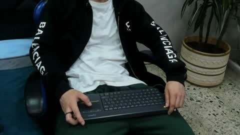 Snapshot of roan_birkin chatting on 04-01-26, 07:22 Roan Birkin online show from 04-01-26, 07:22