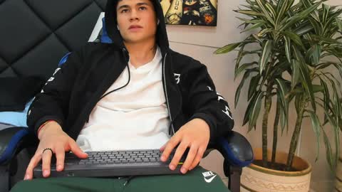 Snapshot of roan_birkin chatting on 04-09-26, 07:08 Roan Birkin online show from 04-09-26, 07:08