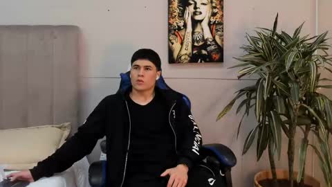 Roan Birkin online show from 05-17-26, 07:21