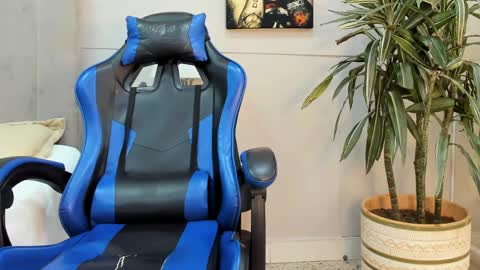 Roan Birkin online show from 05-18-26, 07:31