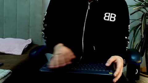 Roan Birkin online show from 05-25-26, 07:42