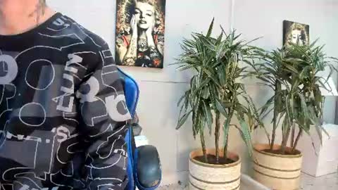 Snapshot of roan_birkin chatting on 06-25-26, 07:29 Roan Birkin online show from 06-25-26, 07:29