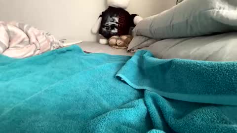 roarmance1 online show from 12-22-25, 06:38