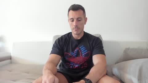 Snapshot of roberto4ever chatting on 06-08-26, 01:00 roberto4ever online show from 06-08-26, 01:00