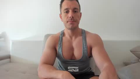 Snapshot of roberto4ever chatting on 06-14-26, 05:20 roberto4ever online show from 06-14-26, 05:20