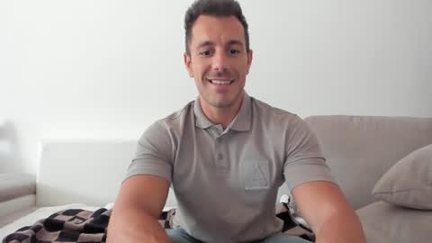 Snapshot of roberto4ever chatting on 06-21-26, 10:07 roberto4ever online show from 06-21-26, 10:07