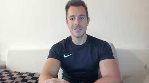 Snapshot of roberto4ever chatting on 06-23-26, 04:10 roberto4ever online show from 06-23-26, 04:10