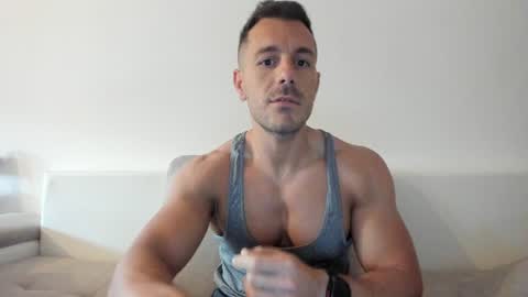 Snapshot of roberto4ever chatting on 06-24-26, 03:38 roberto4ever online show from 06-24-26, 03:38