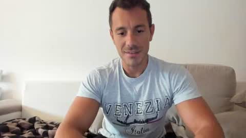 Snapshot of roberto4ever chatting on 07-07-26, 05:21 roberto4ever online show from 07-07-26, 05:21