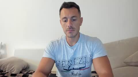 Snapshot of roberto4ever chatting on 07-08-26, 08:08 roberto4ever online show from 07-08-26, 08:08